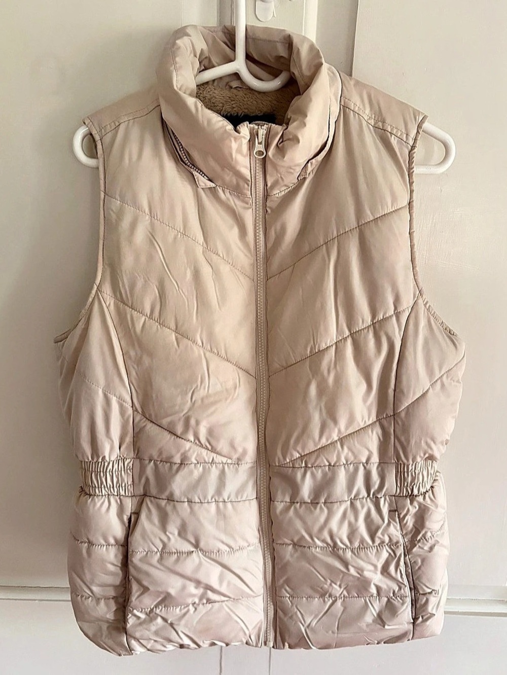 Banana Republic Women’s Large Sherpa Lined Beige Quilted Puffer Vest Large